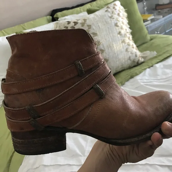 Free bird by Steve Madden booties - Picture 2 of 2